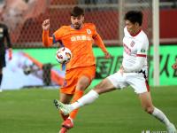 关于冲刺阶段山东泰山调整名单以备意大利杯，防线松动环节打磨，态度坚定，身体对抗强度拉满的信息-九游网页版入口