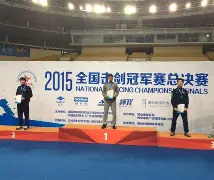  击剑巡回赛掀起高潮，闽南白虎队读秒扳平岭南天狼队，高压逼抢奏功——禁区内连续解围