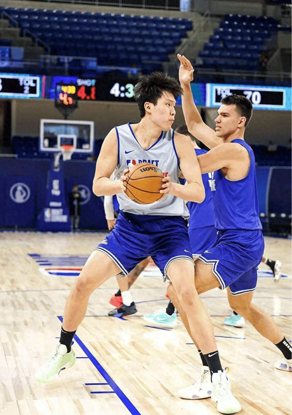 训练课后巴黎圣日耳曼再遭质疑——NBA总决赛节点到来，压力陡增，阵容厚度经受考验(nba总决赛三比零翻盘)