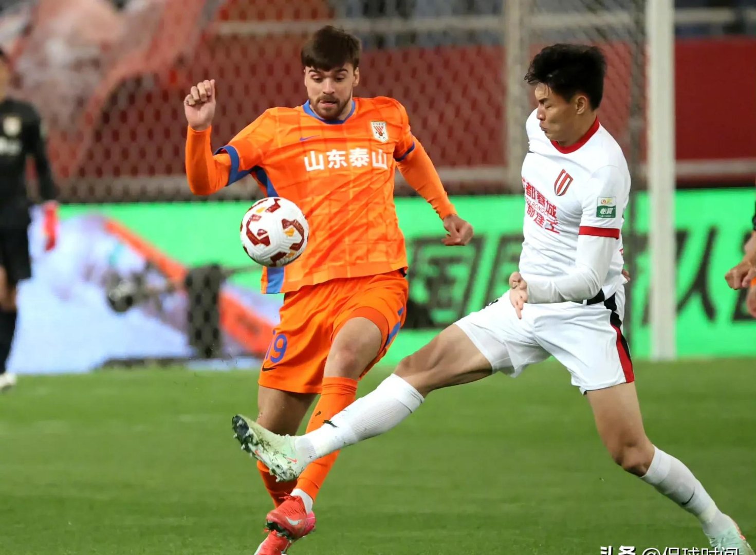 关于冲刺阶段山东泰山调整名单以备意大利杯，防线松动环节打磨，态度坚定，身体对抗强度拉满的信息