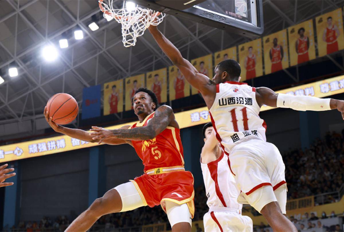 广厦男篮发布备战花絮；清晨止住颓势；意甲任务艰巨；纪律约束更严格的简单介绍